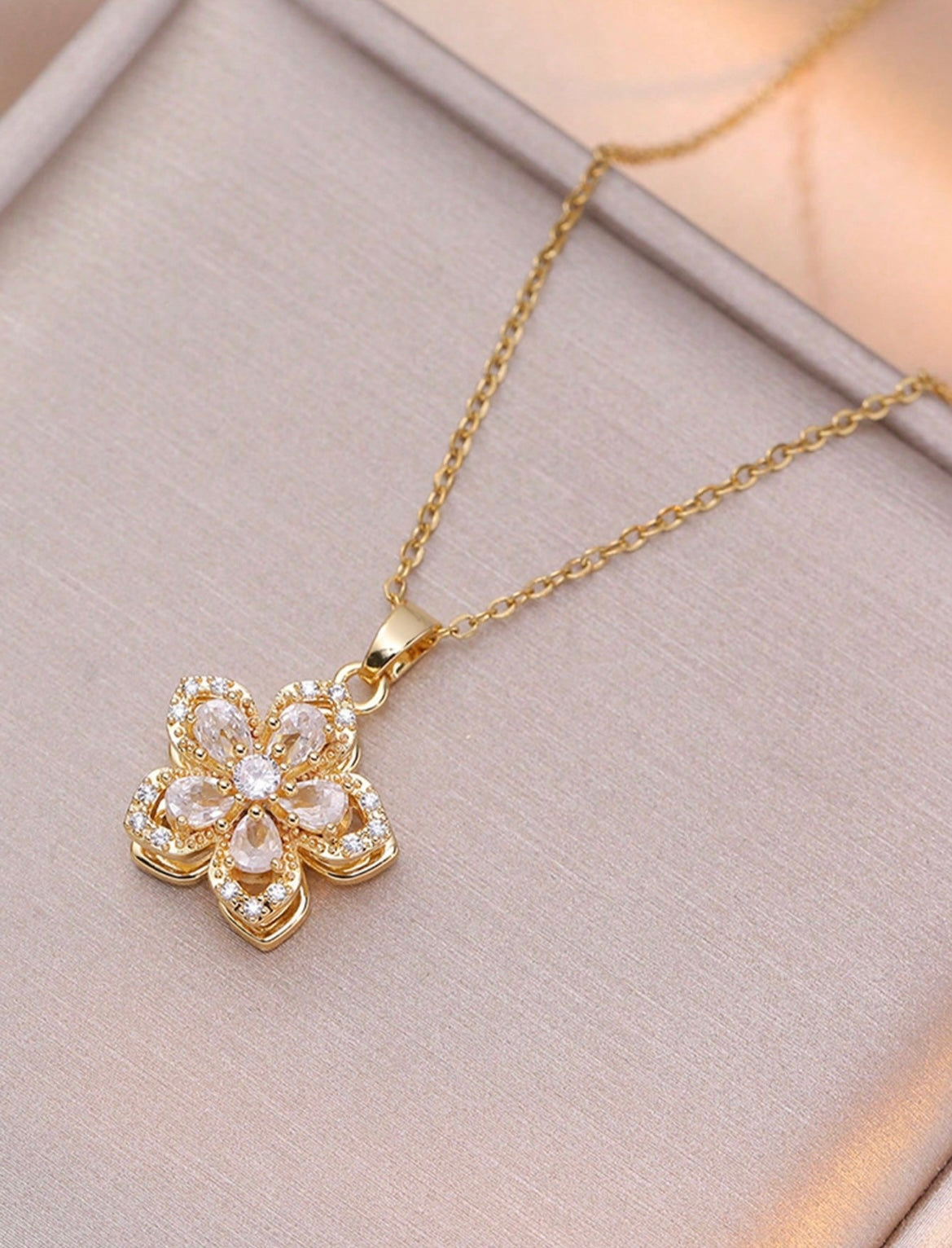 1 pieza de collar de moda para mujeres con forma de flor de ciruela de cobre y circonita cúbica giratorio
