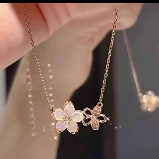 1 pieza Collar colgante de nicho de moda con flores de cerezo, adecuado para uso diario de niñas